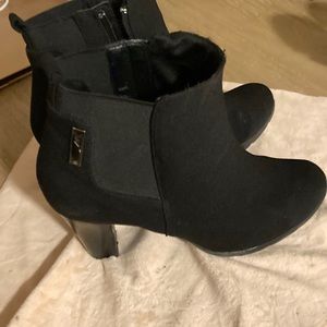 Women Anne Klein boots size 81/2